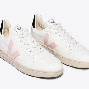 VEJA -  V-10 CWL White Petale Black - Size 9 - Brand New
